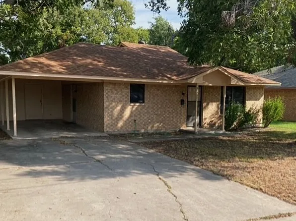 826 W 9th St, Bonham, TX 75418