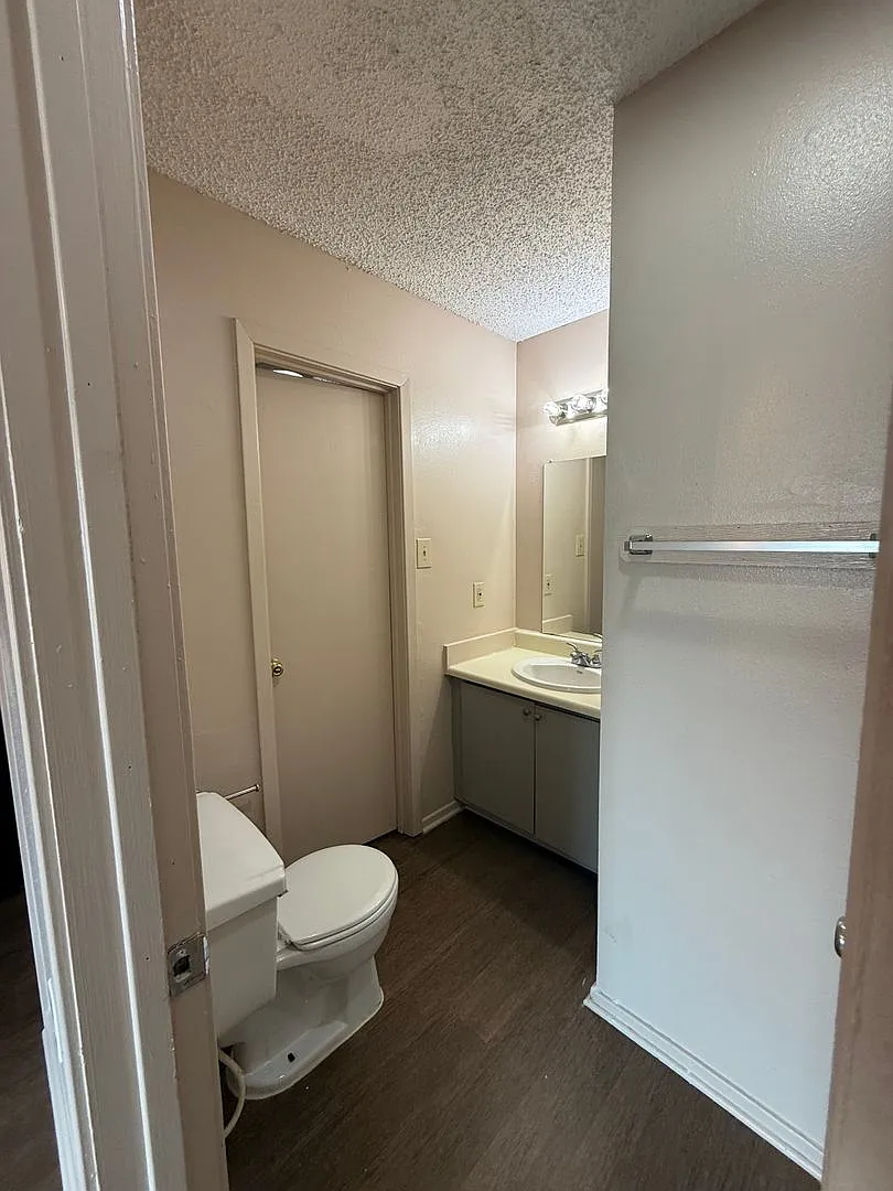 2 bedroom 2 bath town home in a gated community — Photo 2