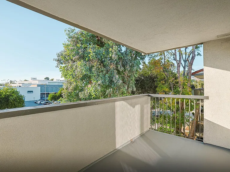 San Pasqual Apartments — Photo 42