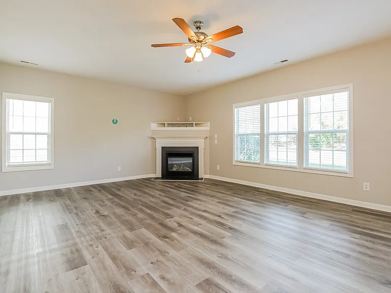 8112 Rolling Glenn Dr — Photo 4