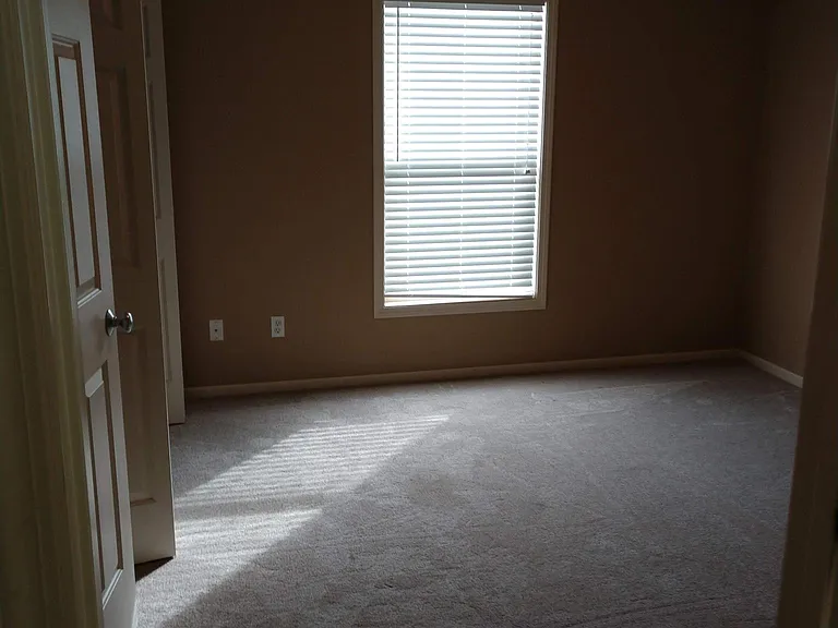 1921 Beechmont Dr — Photo 12