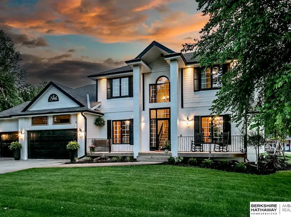 525 Sunset Dr, Yutan, NE 68073