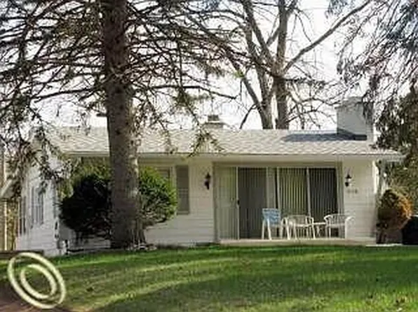 11458 Sumpter Rd, South Lyon, MI 48178