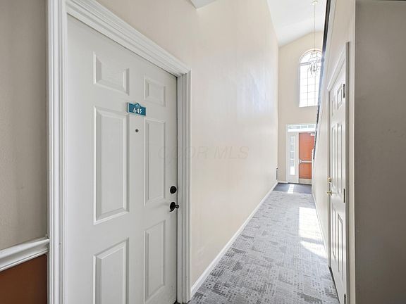 5th image of 643 Spring Valley Dr