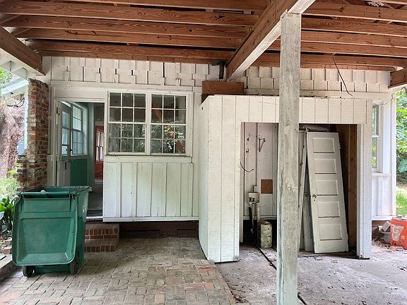 3rd image of 505 W Alden Ave