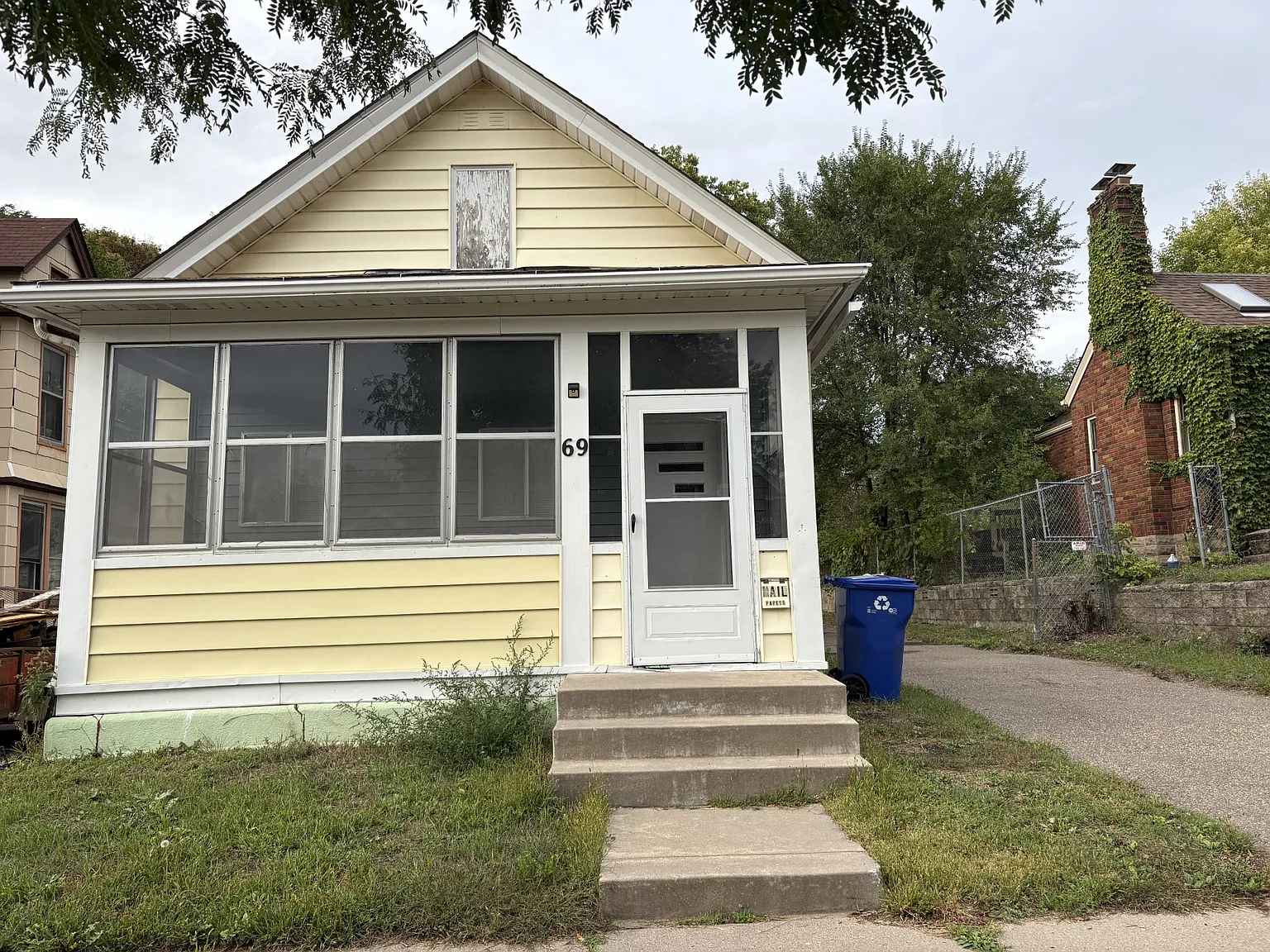 Charming 2-bed, 1-bath SFH in St. Paul, Available Now! — Photo 2