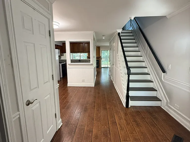 1011 Rockport Dr — Photo 3