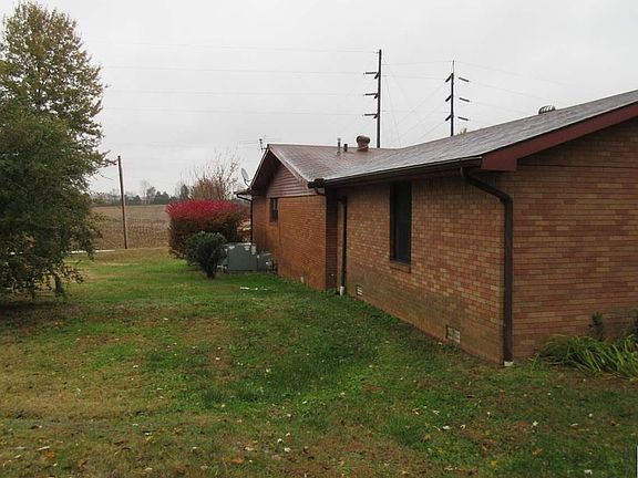 4th image of 200 East Dr