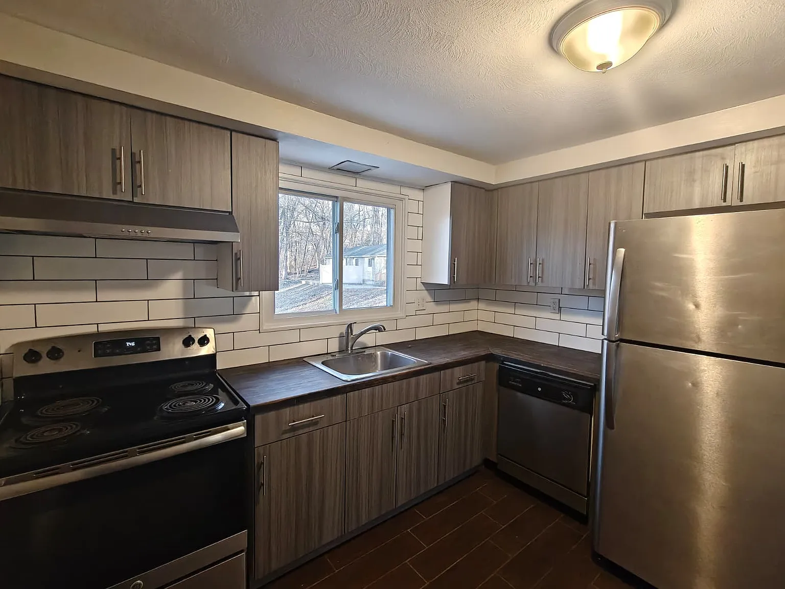 3 bed, $1,950 — Photo 3