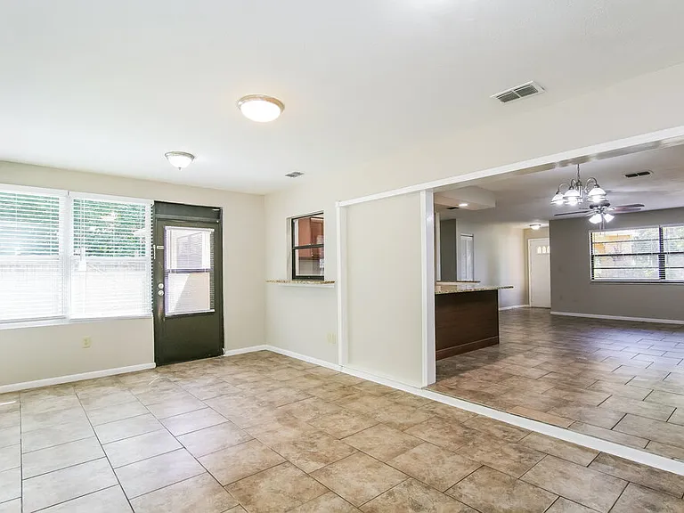 5286 Enfield Ave — Photo 3
