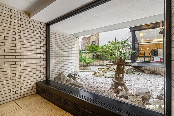 Sold by Triplemint | media 9