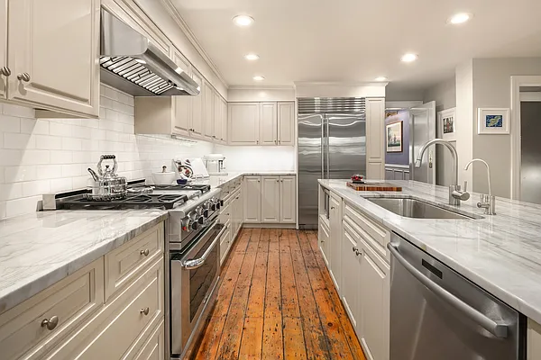 Sold by Compass | media 9