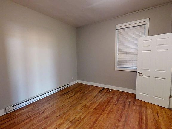 4th image of 701 W Lake St APT 2