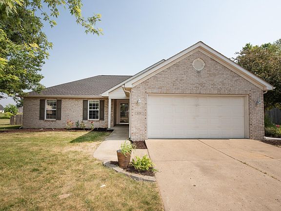 2nd image of 624 Marquis Cir
