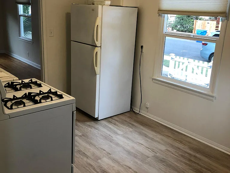 4015 Jackson Ave — Photo 5