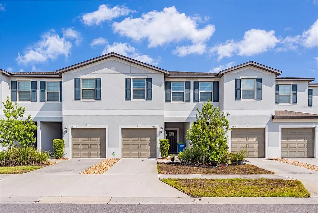 3 bed, 2.5 bath, 1634 sqft, $1,950 — Photo 1