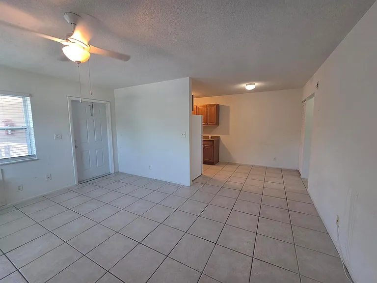 701 SE 15th St #12 — Photo 2