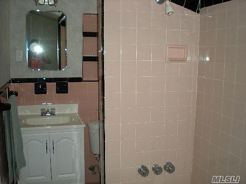 3rd image of 2567 Harvey Ave