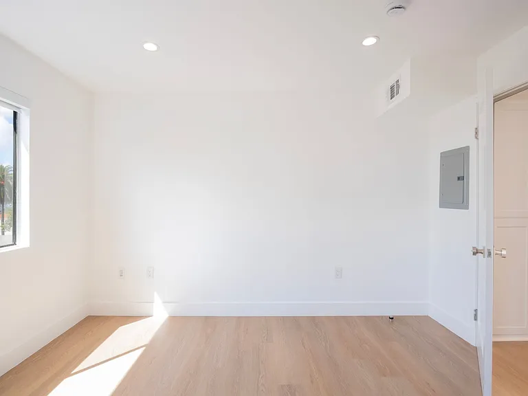2123 Rodney Dr — Photo 14