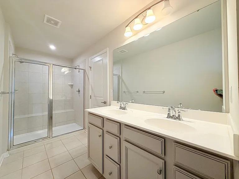 121 Capeside Ct — Photo 9
