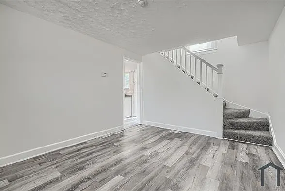 3 bed, 1150 sqft, $1,995 — Photo 2