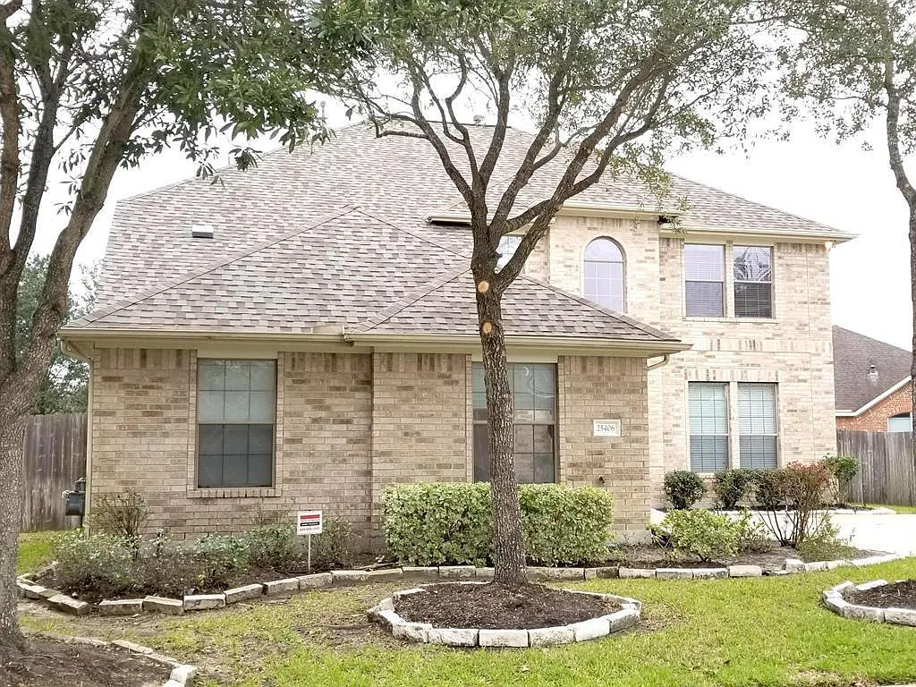 4 bed, 2.5 bath, 2730 sqft, $2,800 — Photo 3