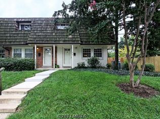 414 Hampton Ct #101, Falls Church, VA 22046