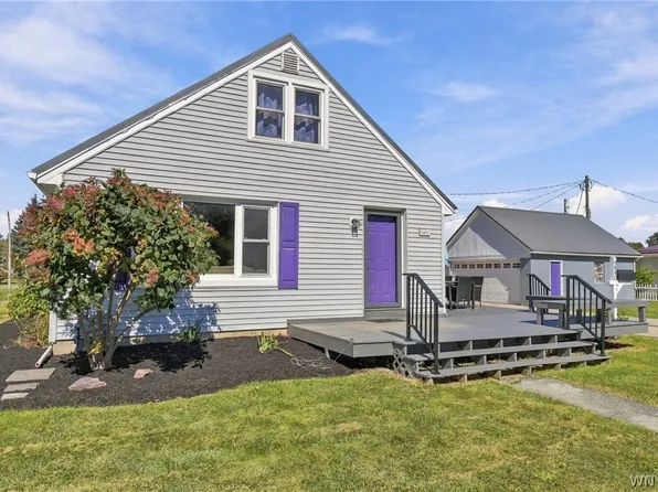 4840 Chapman Pkwy, Hamburg, NY 14075