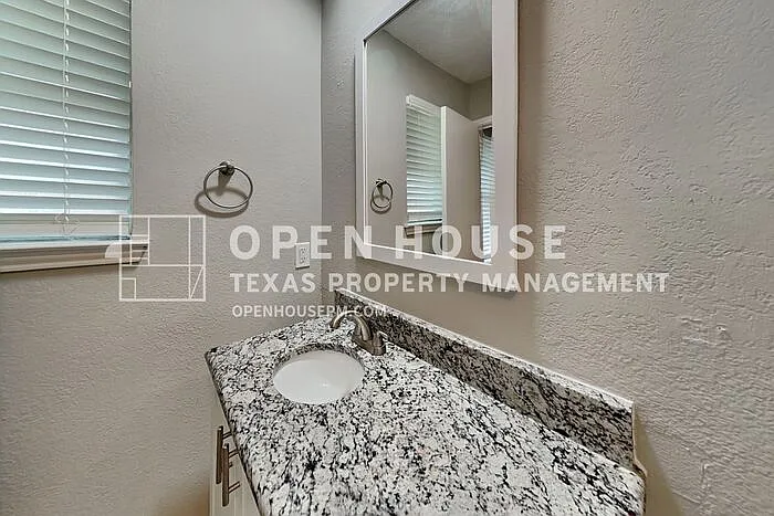 4819 Butterfield Rd — Photo 10