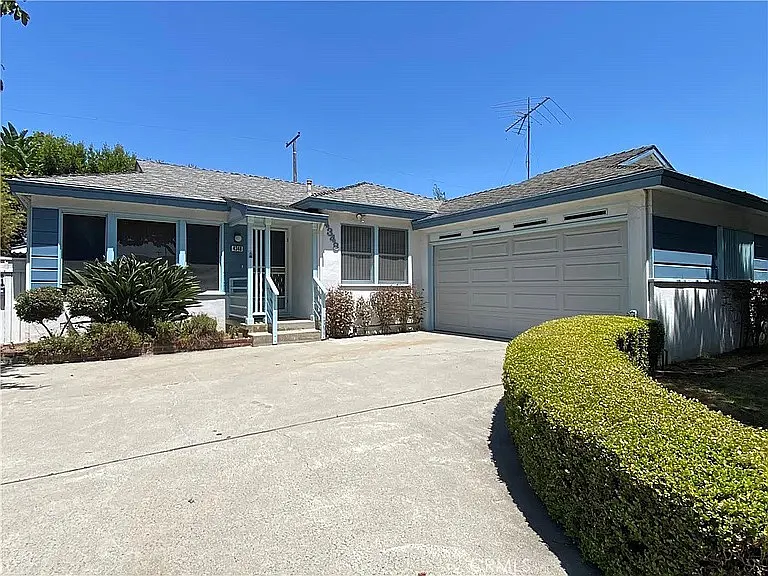 3 bed, 1.5 bath, 6360 sqft, $6,800 — Photo 2