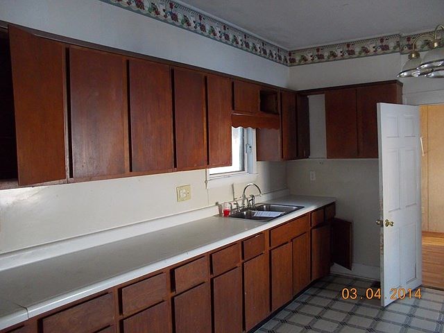 2nd image of 207 W Market St