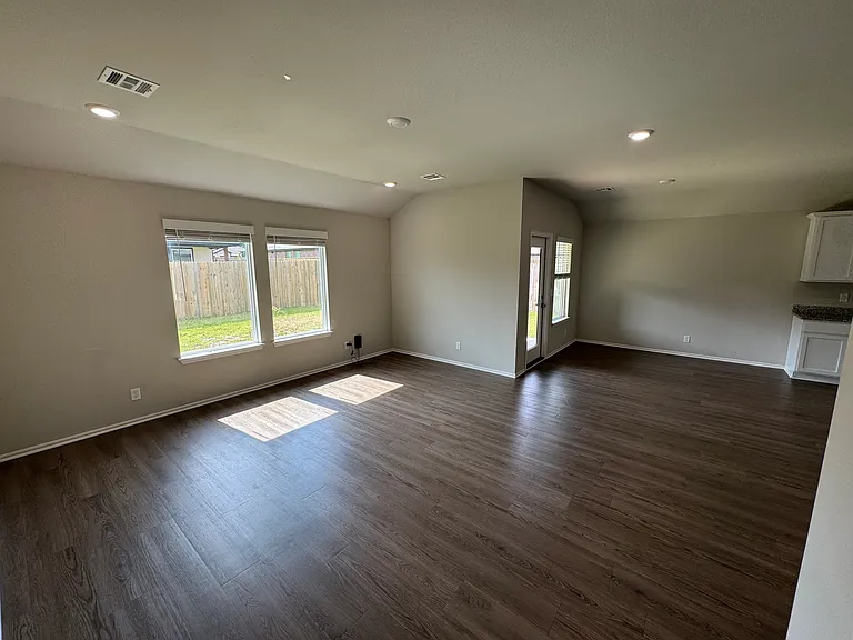 2705 Spring Creek St — Photo 10