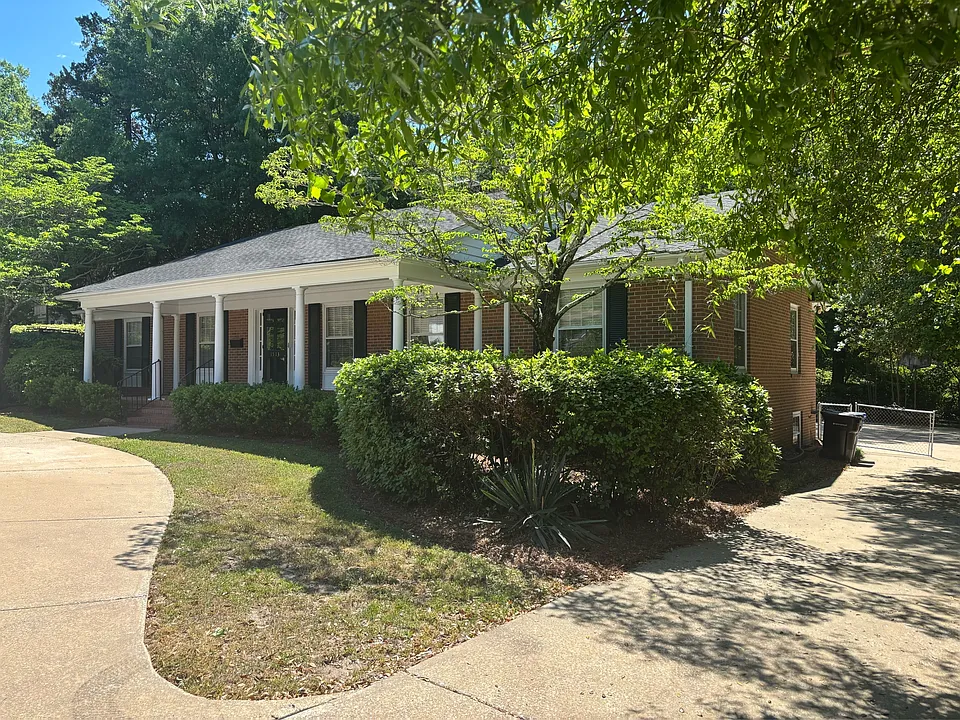 1513 Raeford Rd