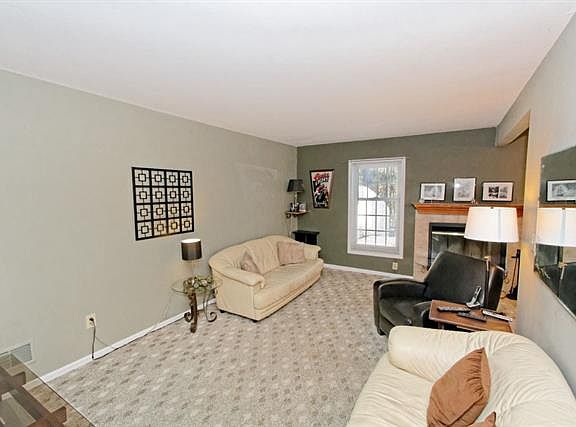 3rd image of 52 Deer Run Dr