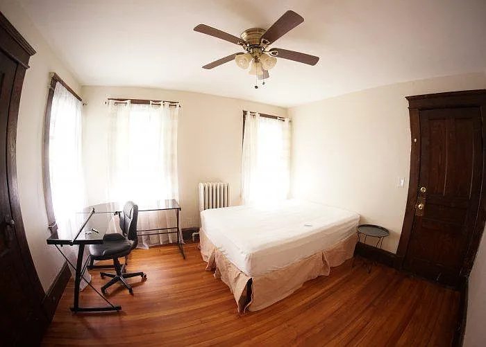 907 Genesee St — Photo 14