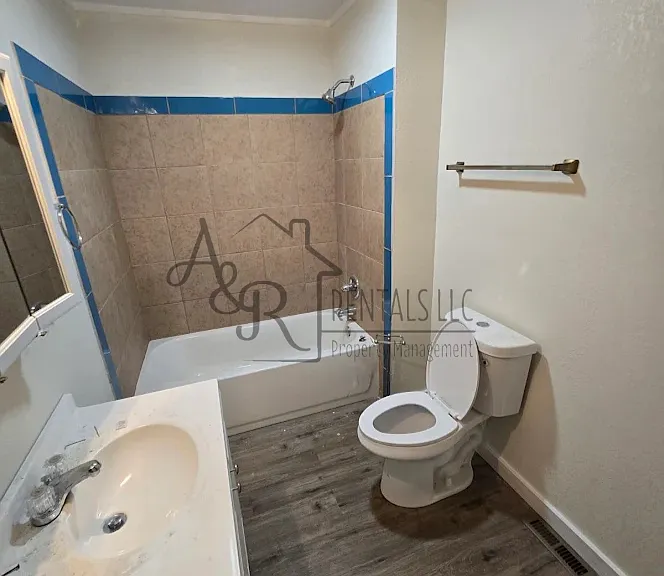 513 E Adams St — Photo 5