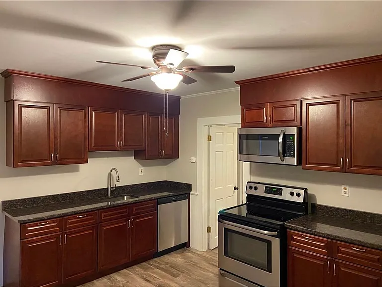 136 Pine St #136 — Photo 1