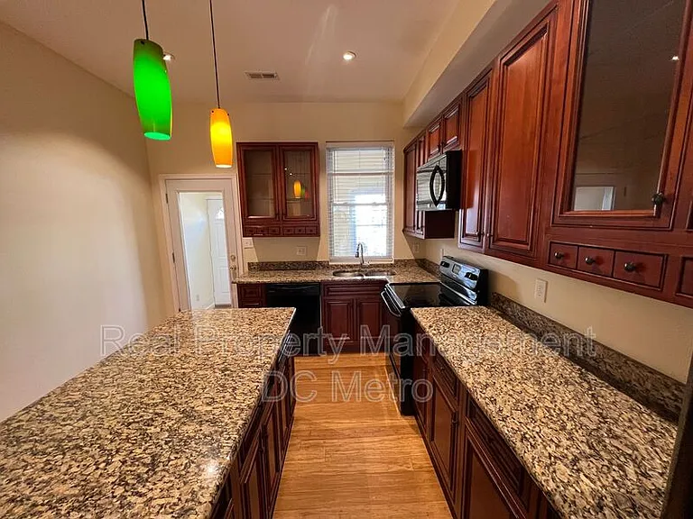 32 Quincy Pl NE #NE — Photo 13