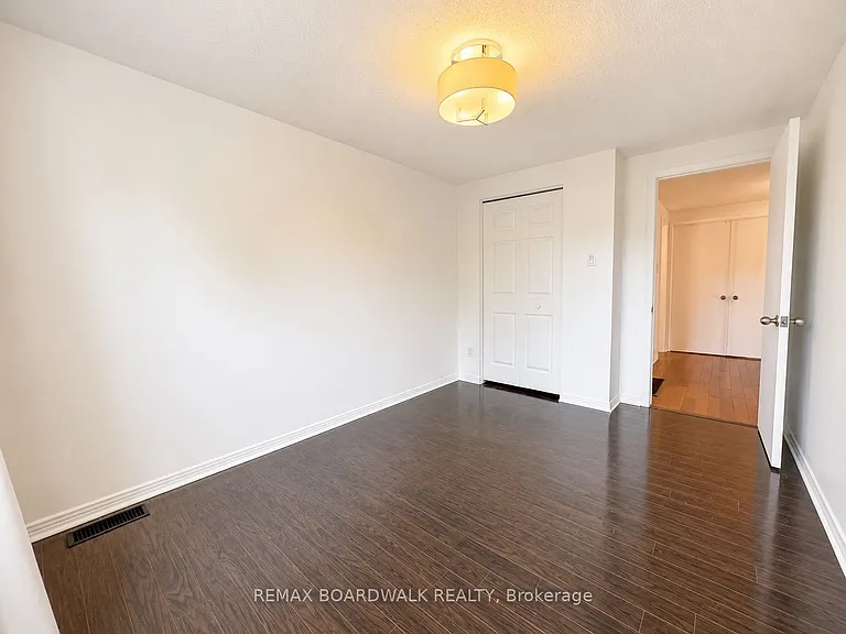 4396 Whittaker Cres — Photo 29