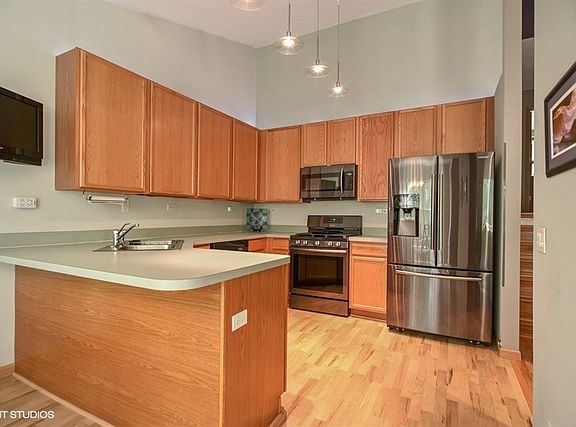 3rd image of 1887 Maplewood Ct