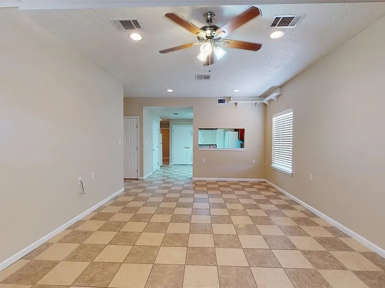 1724 Boardwalk Ct — Photo 3