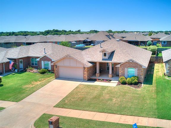 3rd image of 913 Laurel Creek Dr