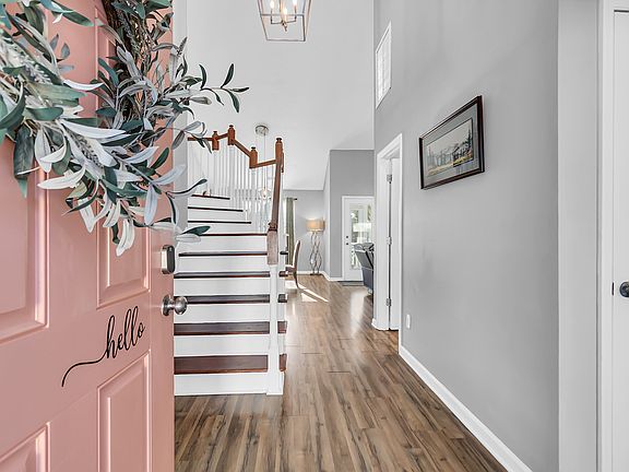 3rd image of 2111 Razorback Ln