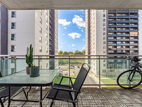 3rd image of 2464 Weston Rd #505