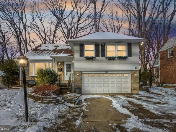 222 S Norwinden Dr, Springfield, PA 19064