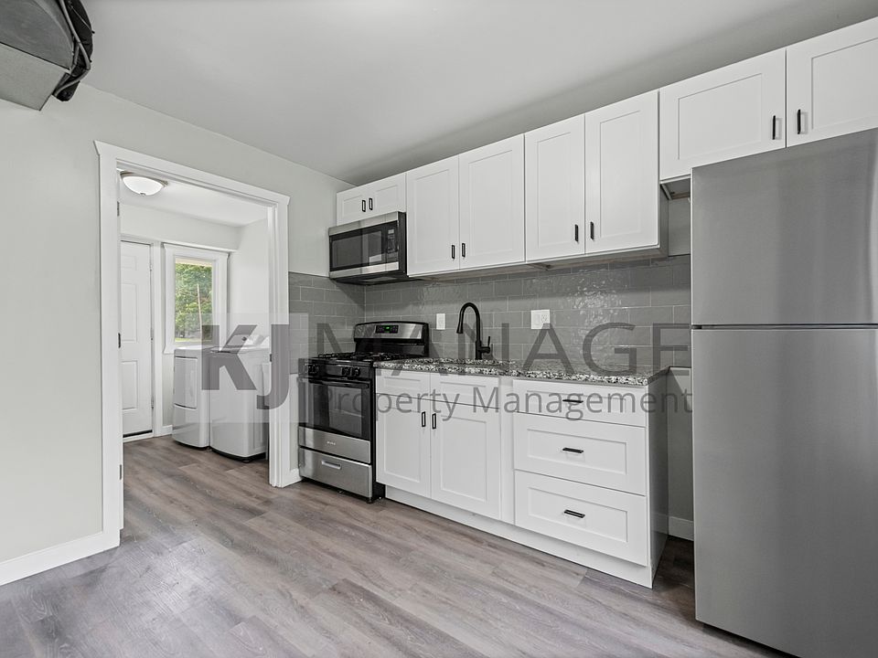 1st image of 32445 Muskegon Ct