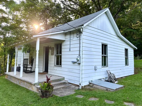 611 Mabry Ln, Blacksburg, VA 24060