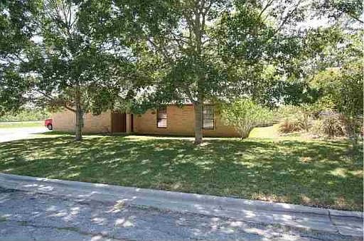 1st image of 911 SPRING HILL DR