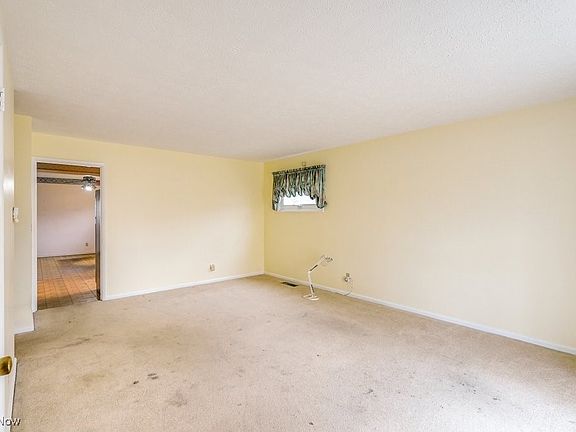 3rd image of 921 Monroe Ave