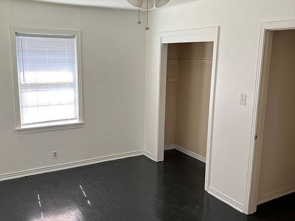 3rd image of 261 E Jordan St